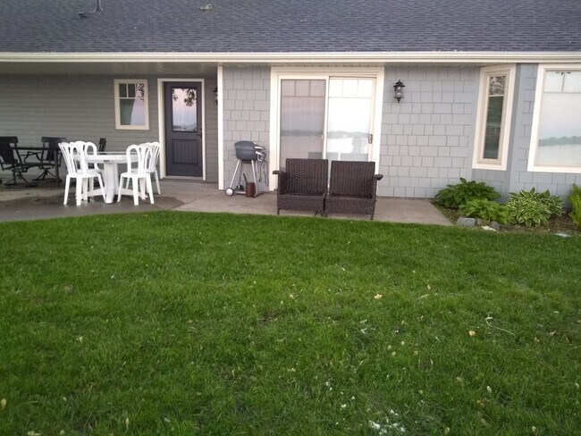 bathroom entrance off beach - 21253 Lake George Blvd