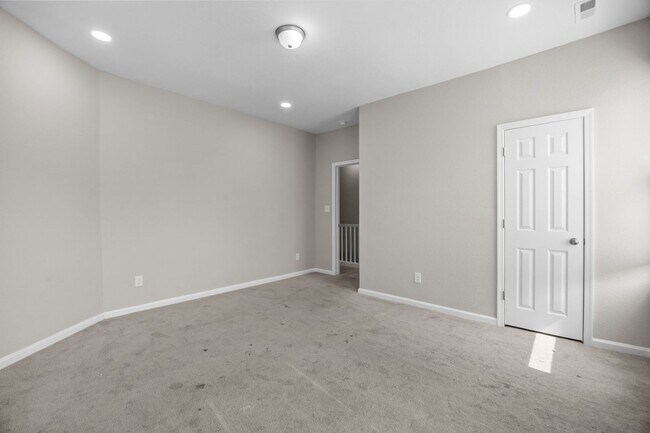 Building Photo - 126 Linden Ave