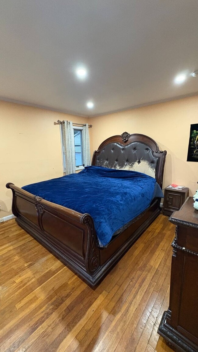 Building Photo - 8 Howard St