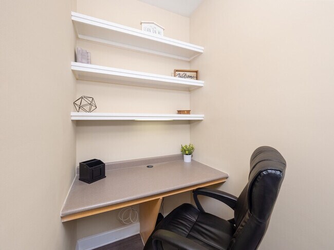 Building Photo - 2200 Piney Plains Rd