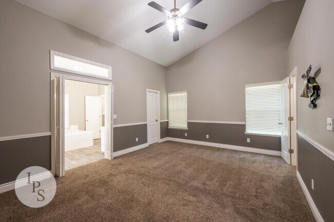 Building Photo - North West Fresno Modern/Updated Home, 3BR/2BA, Built 2004 - Lots of Amenities!