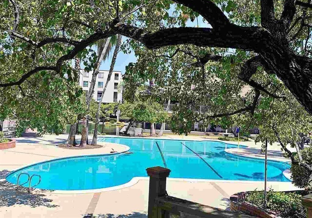 Building Photo - 490 N Civic Dr