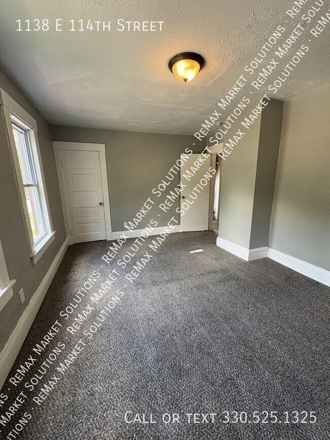 Building Photo - 1138 E 114th St