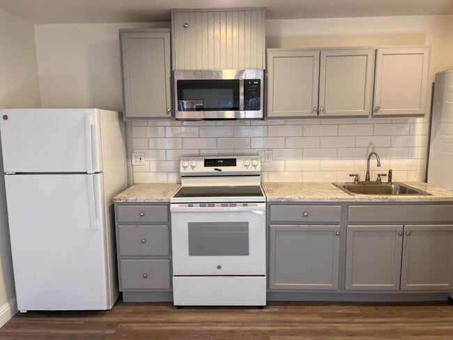 Building Photo - 1593 North Thorne Avenue