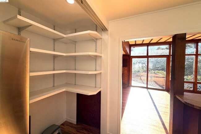 Building Photo - 25 Sunset Dr