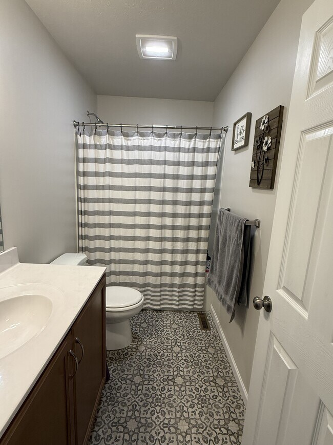 Building Photo - 166 Gwenedd Ln