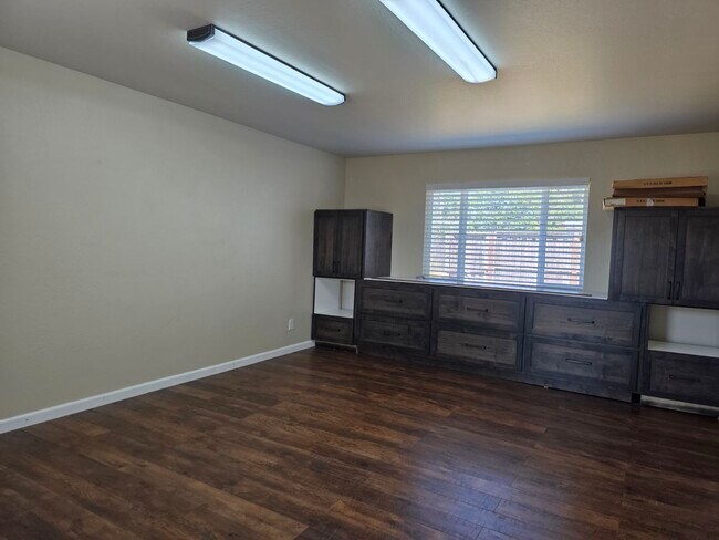 Building Photo - 780 W Cotati Ave