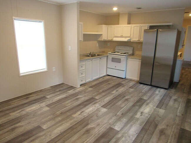 Building Photo - Conveniently Located Northeast Houston Are...