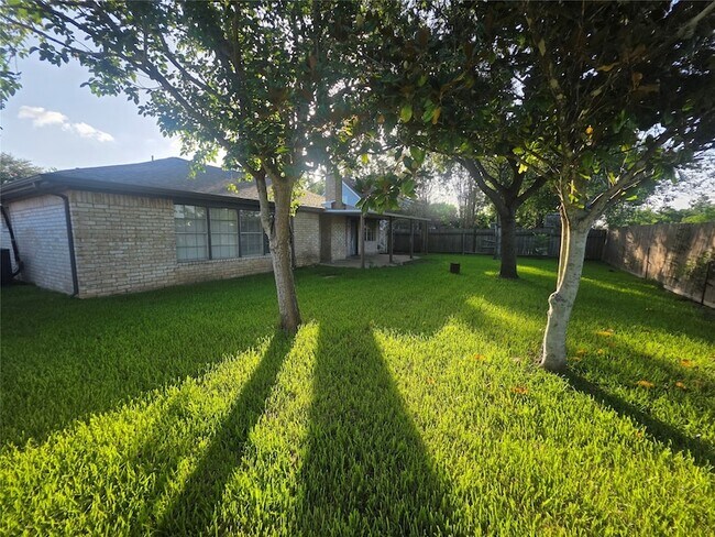 Building Photo - 11119 Sageburrow Dr