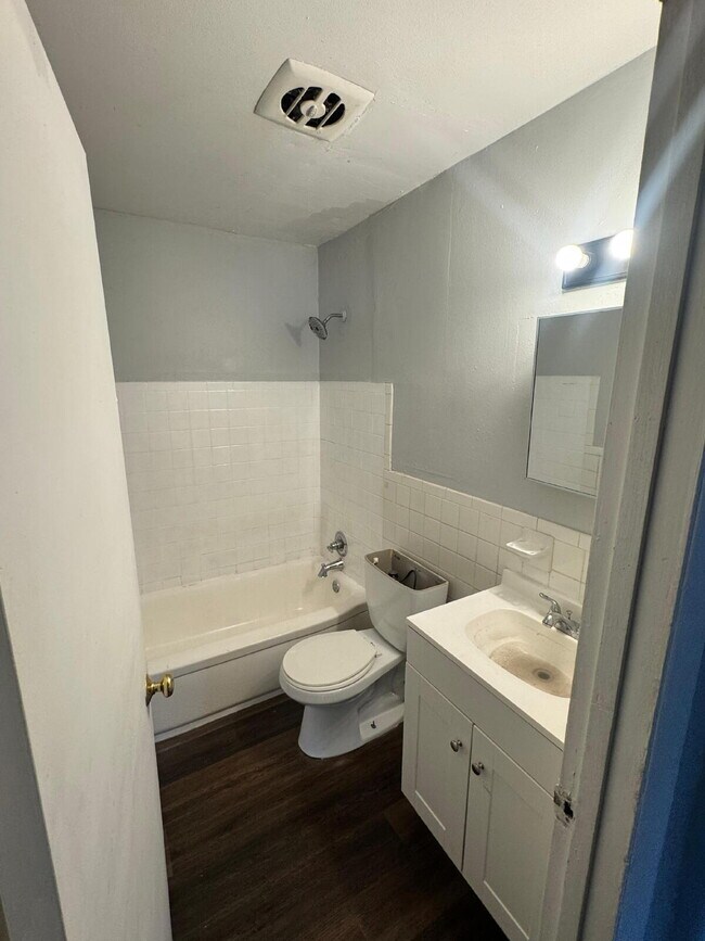 Building Photo - 2919 Chippewa St