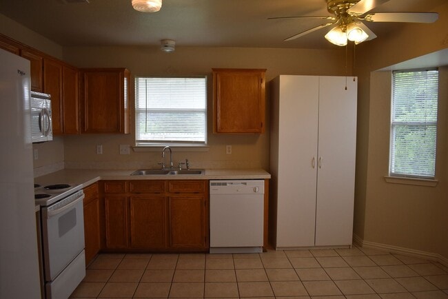 Building Photo - GET AWAY FROM IT ALL!!! BEAUTIFUL COUNTRY SETTING 3 Br 2 Bath close to Stillhouse Lake
