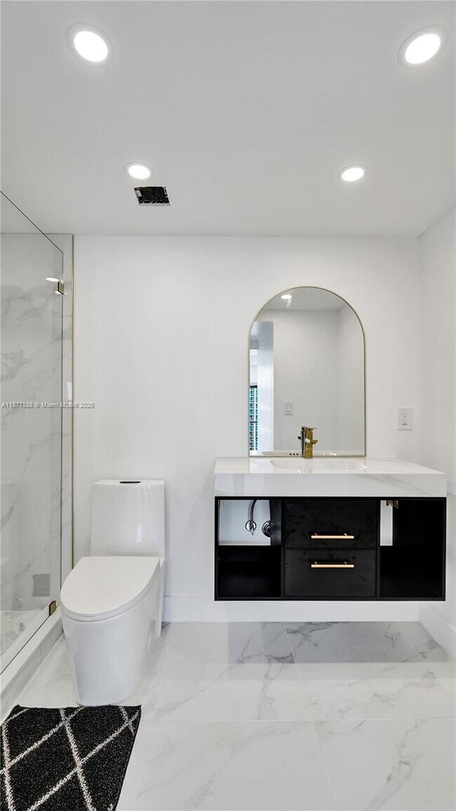 Building Photo - 1985 S Ocean Dr