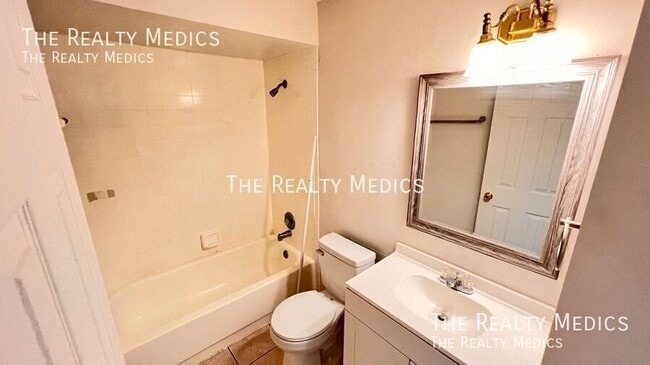 Building Photo - 7628 University Garden Dr