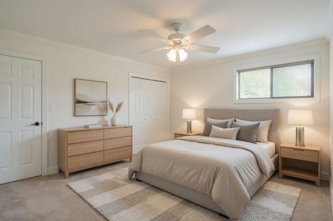 Building Photo - 525 N Dupont Ave