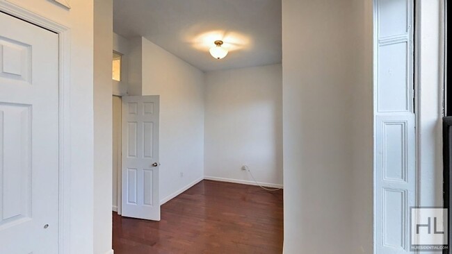 Building Photo - Spacious Clinton Hill 2-Bed 1-Bath / Great...