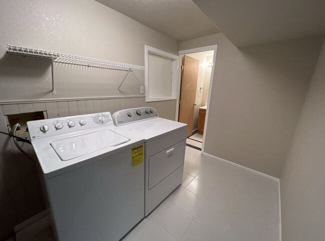 Building Photo - 3 Bedroom 2 Bathroom Home in Roxborough