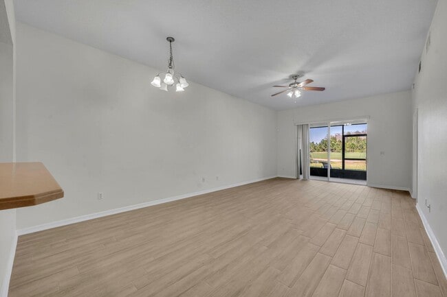 Building Photo - Golf Community Condo