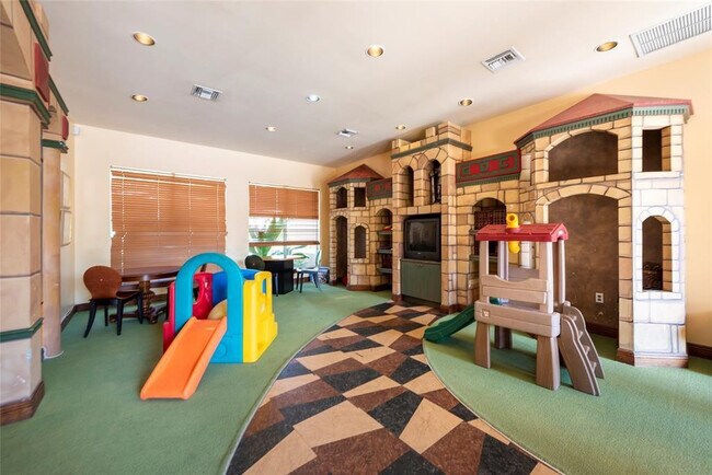 Building Photo - 4808 N State Rd 7