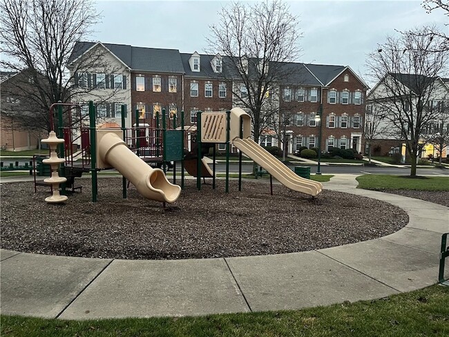 Building Photo - 704 Park Plaza E