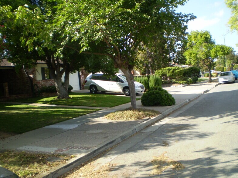 Building Photo - 4953 Kenson Dr