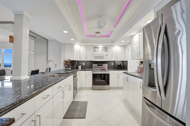 Building Photo - 1150 Hillsboro Mile