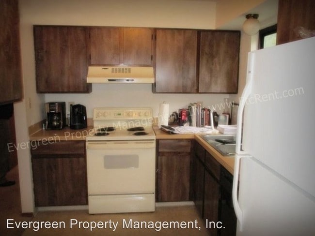 Interior Photo - 211 N Shields St