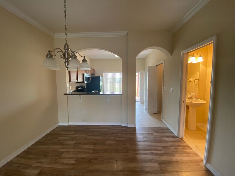 Building Photo - 4185 Winding Vine Dr
