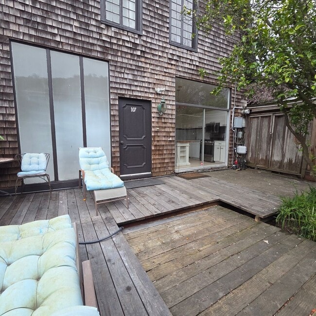 Building Photo - 107 Bridgeway