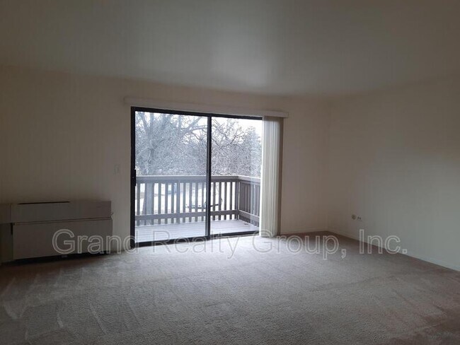 Building Photo - 33540 N Royal Oak Ln