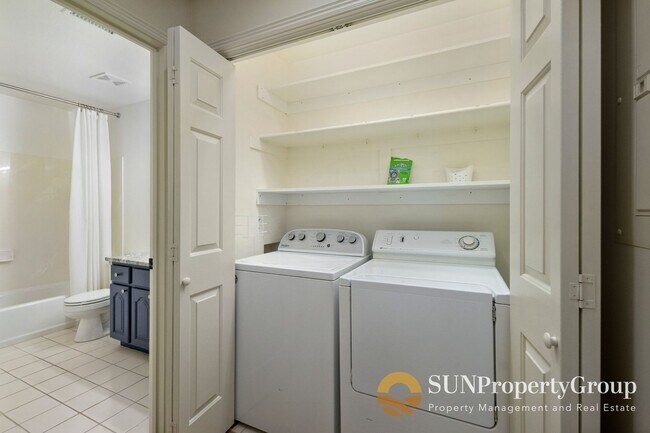 Building Photo - Luxury Condo In Desirable Salt Lake Community
