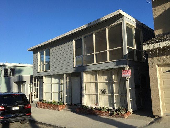 Exterior of 3 unit apartment building - 2 62nd Pl