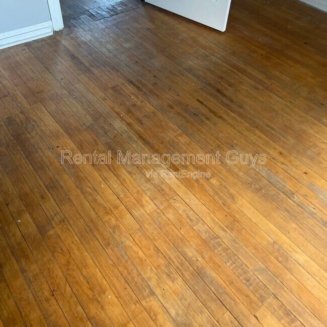 Building Photo - 2110 Fremont Ave N