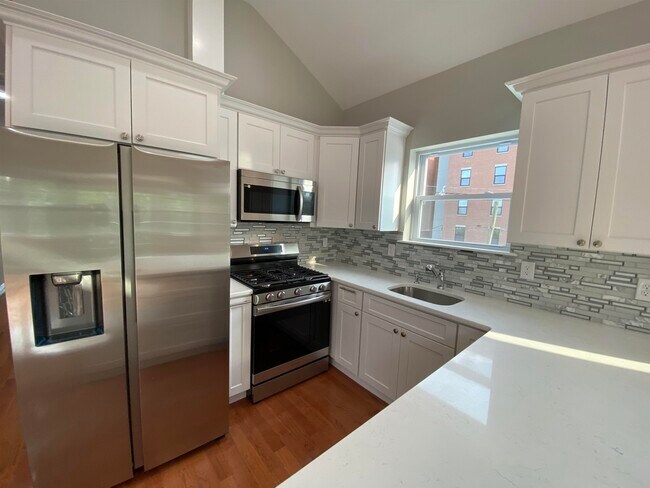 Building Photo - 176 Avenue F