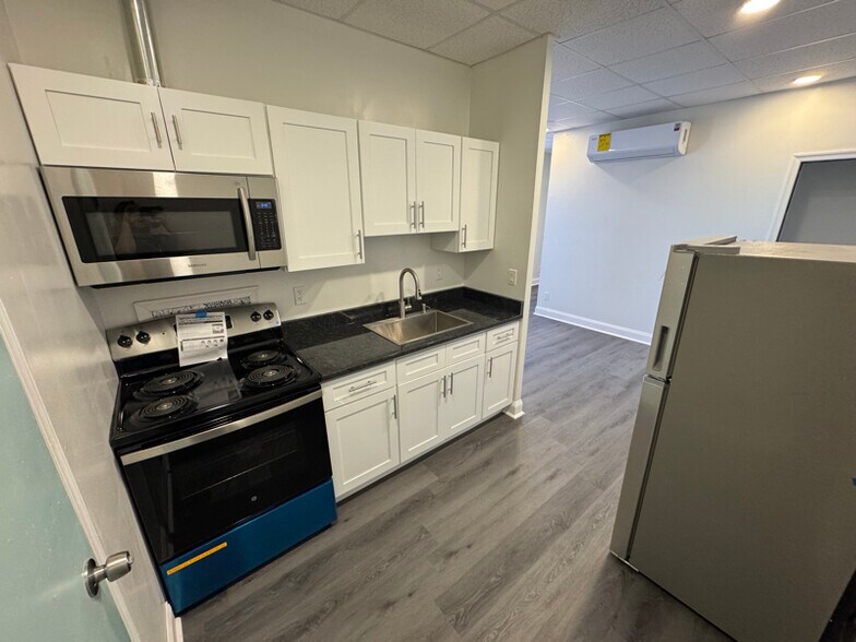 Building Photo - 1527 Tasker St