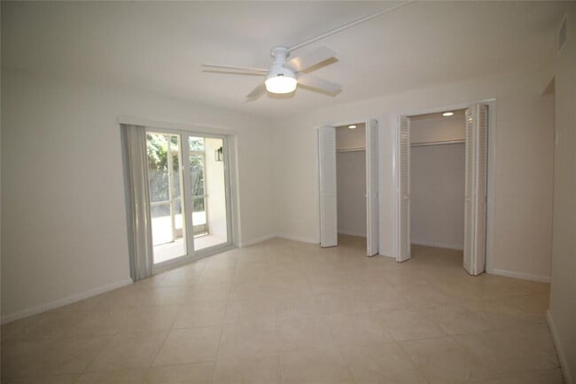 Building Photo - 450 SW 9th St