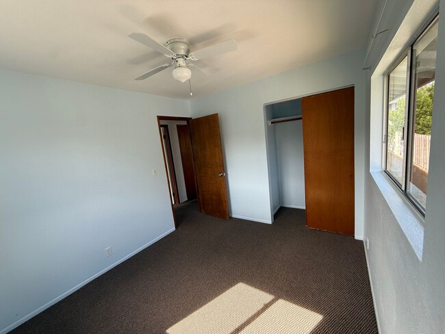 Building Photo - Kekaha 3 bed 1.5 bath single-family home