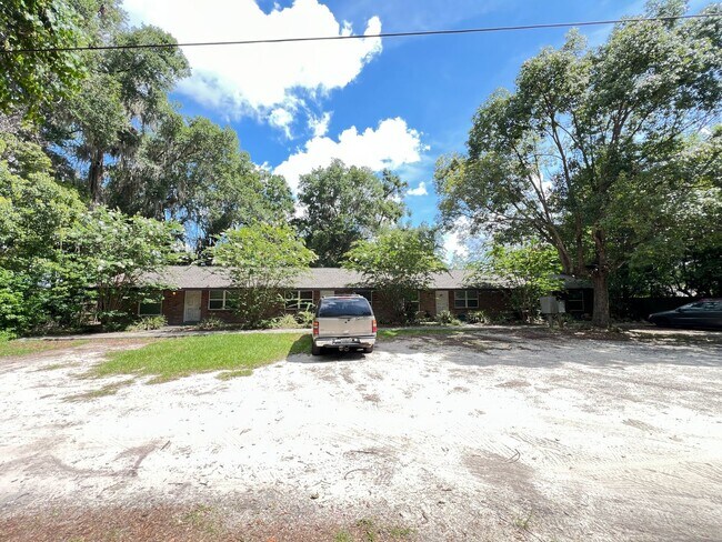 Building Photo - 2BD & 1 BA - Where Charm Meets Comfort: Yo...