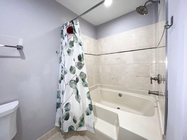 Building Photo - 221 New Kent Pl