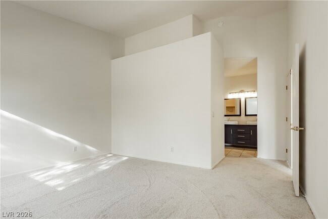 Building Photo - 301 Pine Haven St