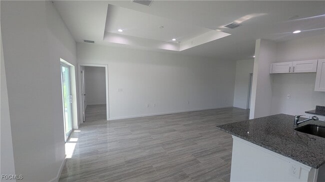 Building Photo - 1027 Eisenhower Blvd