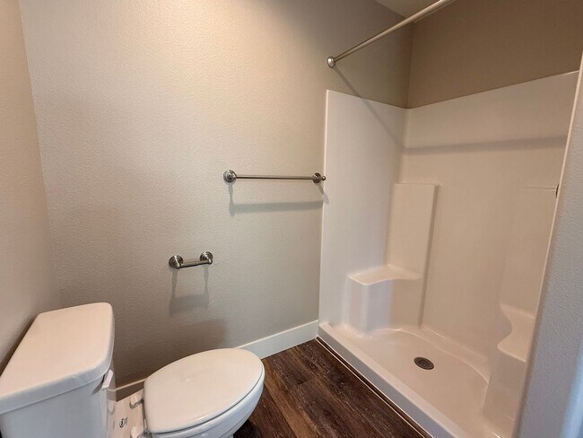 Building Photo - BIGFIR1069-1071