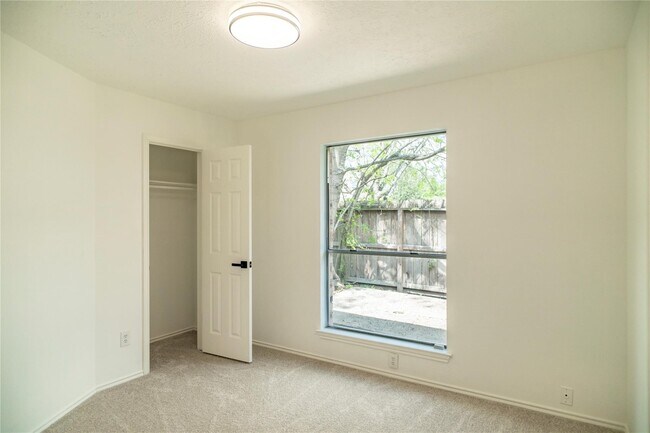 Building Photo - 16342 Maple Downs Ln