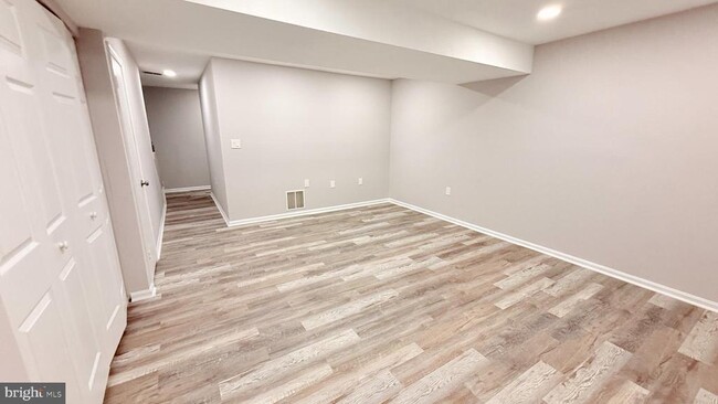 Building Photo - 20117 Laurel Hill Way