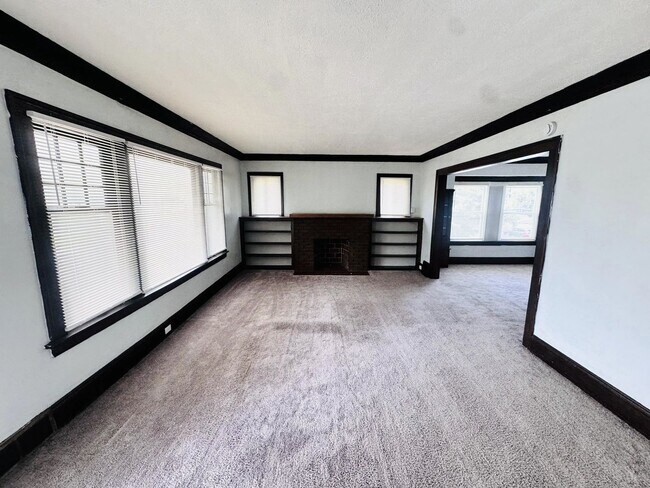 Building Photo - 10916 Parkhurst Dr