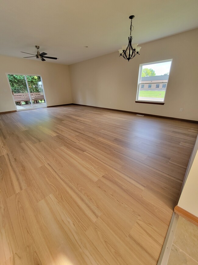 Building Photo - 6585 Grosse Dr