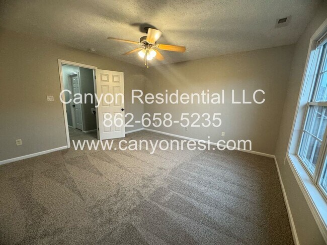 Building Photo - Spacious 3-Bedroom Home for Rent in Raeford