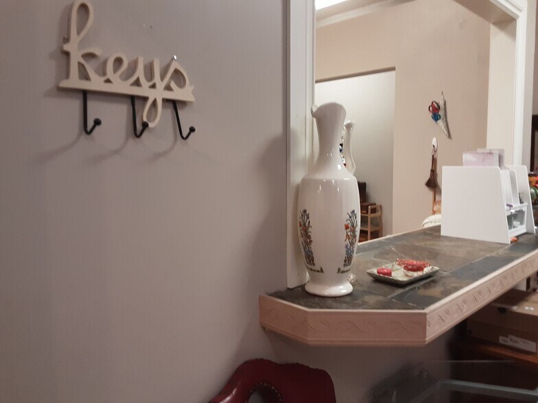 Kitchen counter - 4040 US Highway 93 N