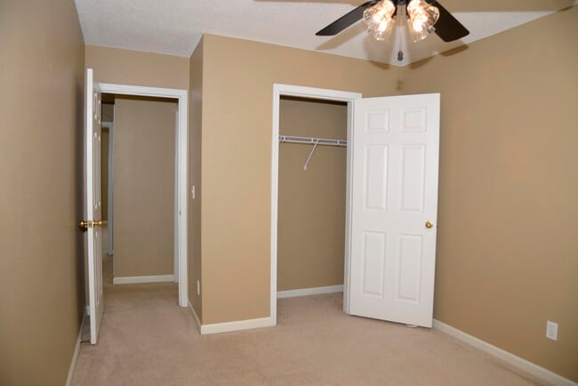 Building Photo - 406 Crooked Pine Trail