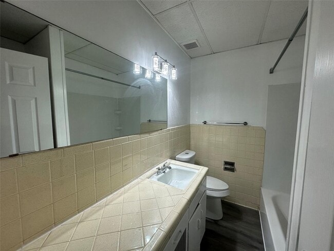 Building Photo - 4723 N Loy Lake Rd