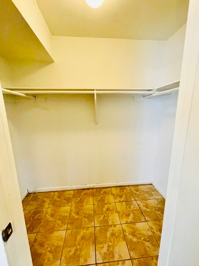 Building Photo - 4733 Merwin St